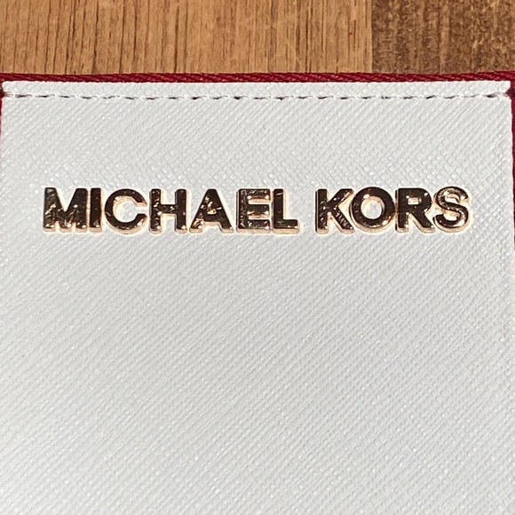 NWOT Michael Kors Essential zip Wallet Wristlet red & white leather - Picture 3 of 14
